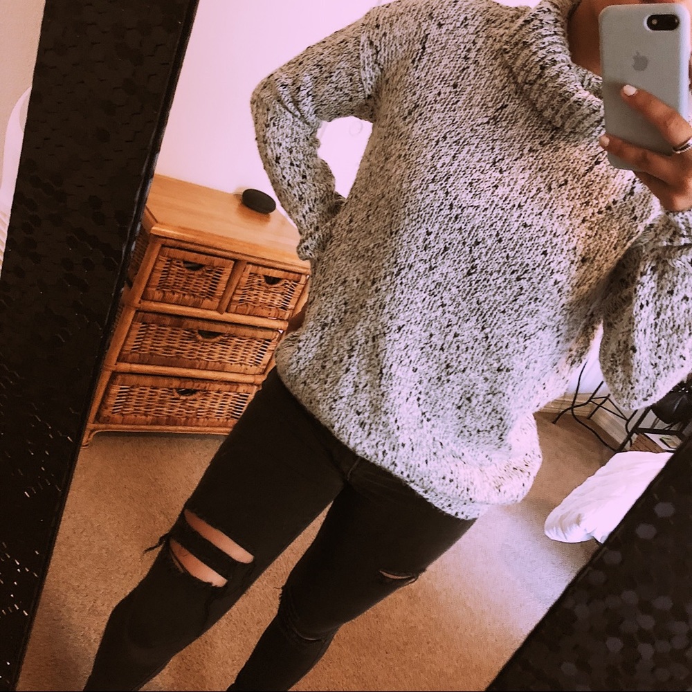 B&W TURTLENECK SWEATER | F21